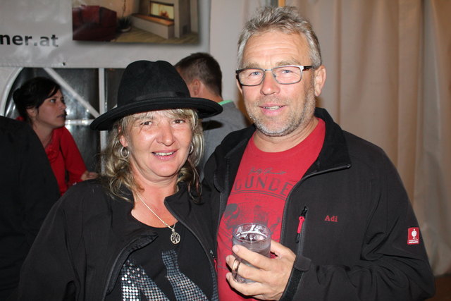 Bussi, Bussi: Adi Hochecker und seine Monika.