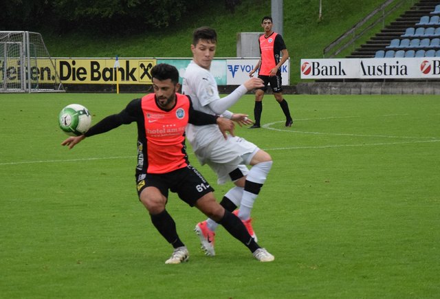 Dreifacher FC Kufstein Torschütze Ramo Buljubasic (Weiß).