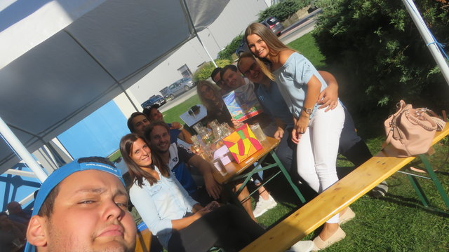 Eine große Runde - da darf ein großes Selfie nicht fehlen ;) - Also ich finde das ist schon rekordverdächtig! So viele Leute auf einen Selfie....
