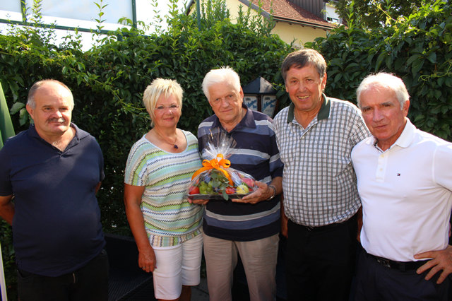 Laci Scheier feierte mit seinen Freunden in Köflach seinen 80. Geburtstag. | Foto: Cescutti