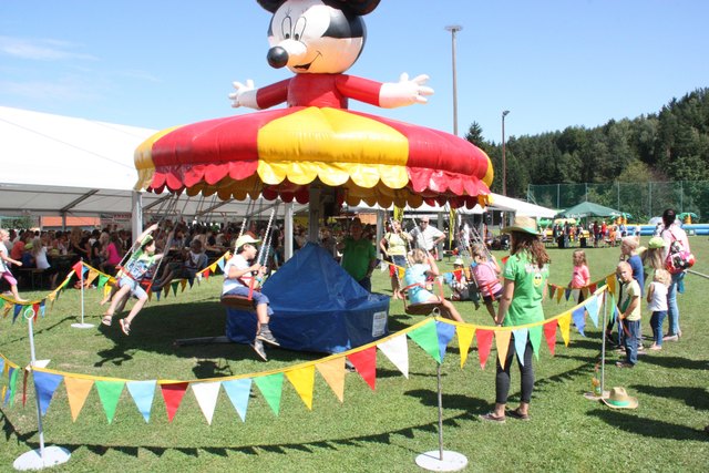 Spiel, Spaß und Sonnenschein standen im Mittelpunkt beim zehnten Spielefest in Großradl. | Foto: Elisabeth Korbe