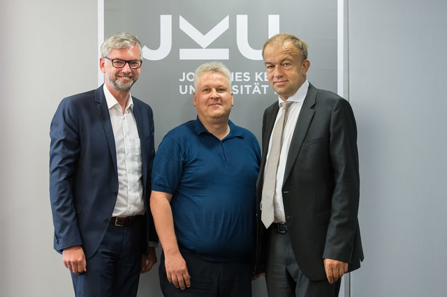 Hochreiter gemeinsam mit LH-Stv. Strugl (li.) und Rektor Lukas (re.) | Foto: JKU