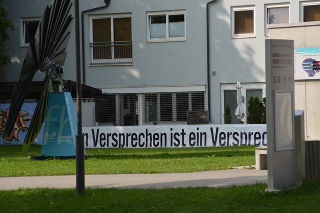 Die Anrainer erinnern seit Monaten daran, dass Bgm Krumschnabel versprach, den Stadtpark nicht zu verbauen.