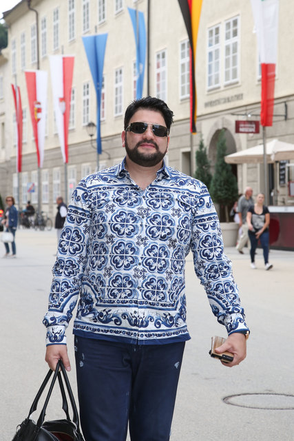 Yusif Eyvazov Opernsänger am Weg zur Maske für Radamès in Aida | Foto: Neumayr