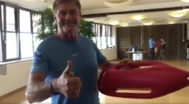 David Hasselhoff wendete sich mit einer Videobotschaft an die Burgenländische Wasserrettung in Oggau. | Foto: Screenshot Videobotschaft