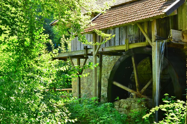 Das Mühlrad zum Antrieb des Mühlsteines mit dem das Getreide der Bauern gemahlen wurde.