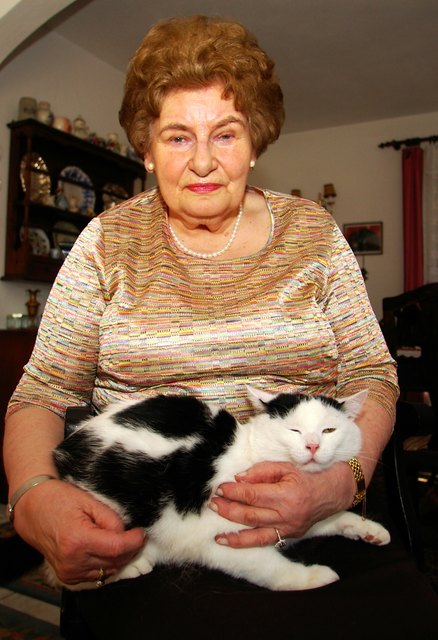 Herta Fendrich mit dem Vorgänger von Sepperl, der ihm ziemlich ähnlich schaut. | Foto: RAXmedia