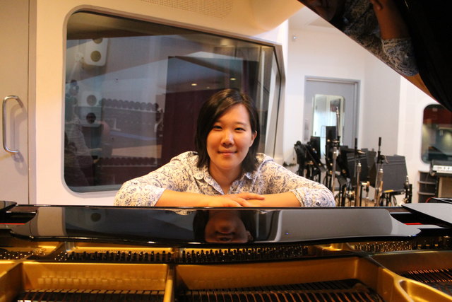 Die Produzentin Ester Na im Studio in Los Angeles. | Foto: Ece Muniroglu