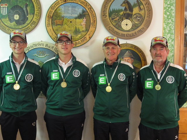 v.l.n.r. Julian Krapfl, Simon Kleinferchner, Landessportleiter Walter Zitz, Peter Winkler