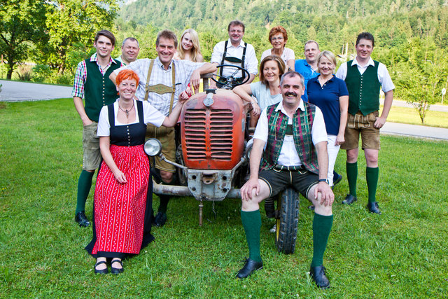 Die SPÖ Bad Ischl holt die Bürger quasi wieder mit dem Traktor ab. | Foto: Lenzenweger