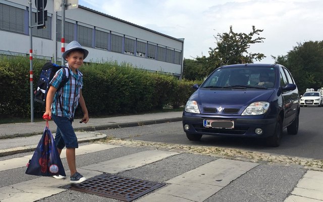 Der erste Schultag ist aufregend und voller Überrschaungen - aber zumindest den Schulweg kann man im Vorhinein üben. | Foto: Conny Sellner
