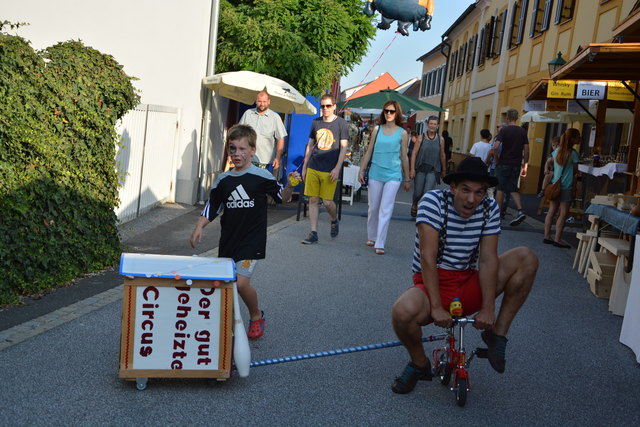 Gaukler und Artisten machten die Klostergasse "unsicher".
