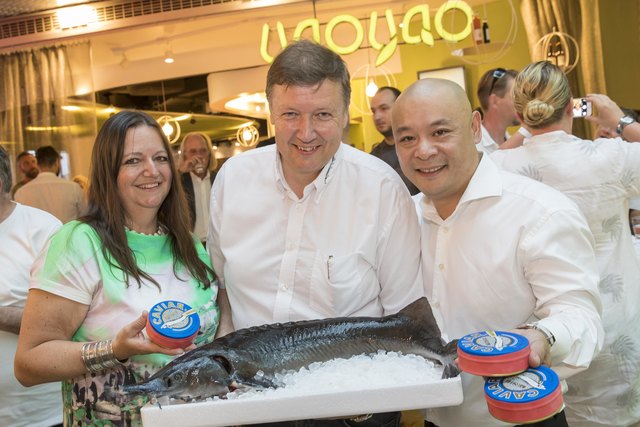 Eröffnungsfest Yao Yao nach Umbau im Salzburger Europark: Uschi und Walter Grüll mit Yao Yao | Foto: Neumayr