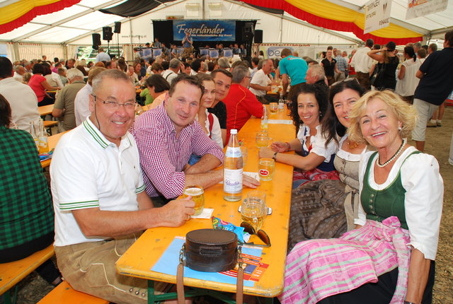 August und Marika Mayer mit Margarete Miklautz und Freunden