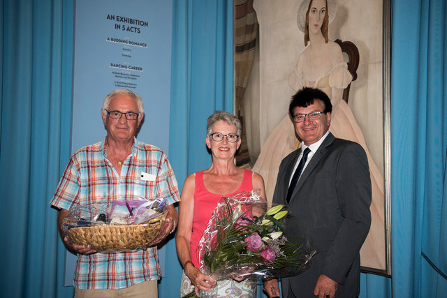Das Ehepaar Brack freute sich über einen Blumenstrauß und einem kulinarischen Geschenkkorb aus der Schloss-Boutique, die vom Leiter des Schlosses, Erwin Windisch | Foto: Lisa Schulcz/Esterhazy