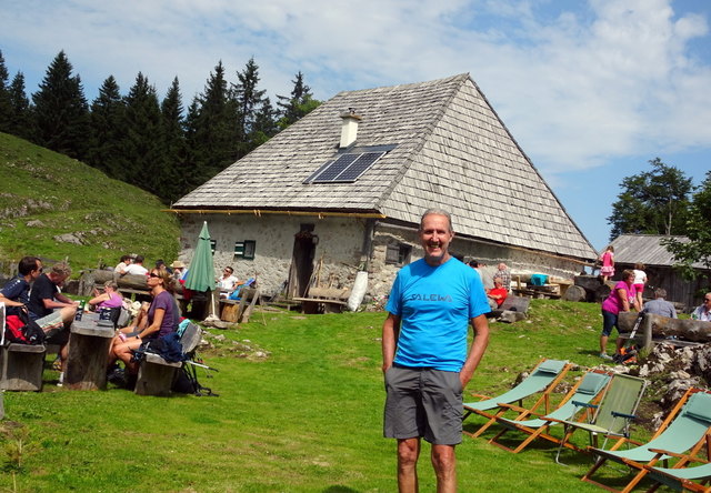 Die urige Herrenalm lädt zum Verweilen ein.