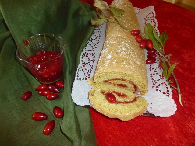 Selbstgemachte Dirndlmarmelade für meine Roulade!
