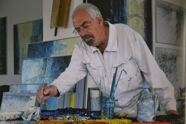 Ein Künstler bei der Arbeit – Heribert Mader ist bekannt für seine Aquarelle.