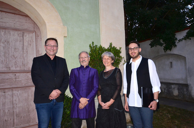 Kulturreferent Hermann Gorßschedl mit den Künstlern Hans-Peter Ertler, Konstanze Hubmann und Mario Lesiak.