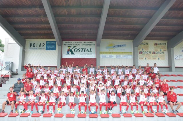 Alle 75 Teilnehmer des Jugendcamps in Ohlsdorf | Foto: Derflinger