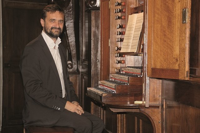 Organist Stanislav Šurin
