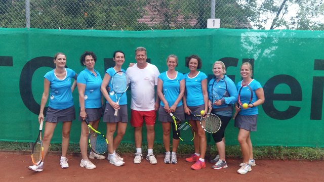 Die neu formierte Damenmannschaft des TC Höflein startet mit Zuversicht und Berndt Artes in die Meisterschaft. | Foto: Berndt Artes