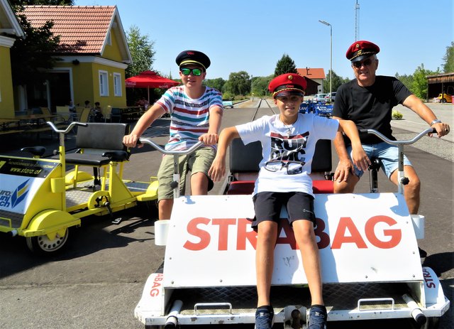 Die Draisinenstrecke von Oberpullendorf nach Horitschon/Neckenmarkt ist ca. 23 km lang. Diese Strecke kann in ca. 2 bis 2,5 Stunden bewältigt werden (Pausen nicht mitgerechnet). Für die gesamte Tour (mit Einschulung und Pausen) sollte man ca. 4 bis 5 Stunden einplanen. Hier kann man einen erlebnisreichen Tag auf der Strecke und den gemütlichen Gastronomie-Stationen verbringen.