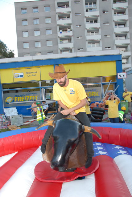 Das beliebte Bullriding ist ein Highlight für Groß und Klein.