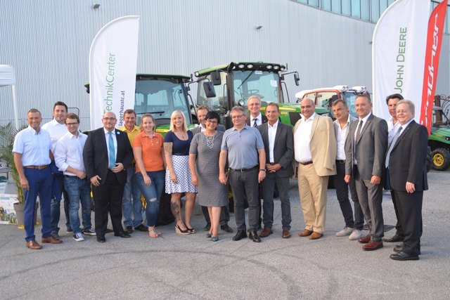 Die Vertreter der Wirtschaft machten ihren Rundgang vorm Wirtschaftsbundforum.