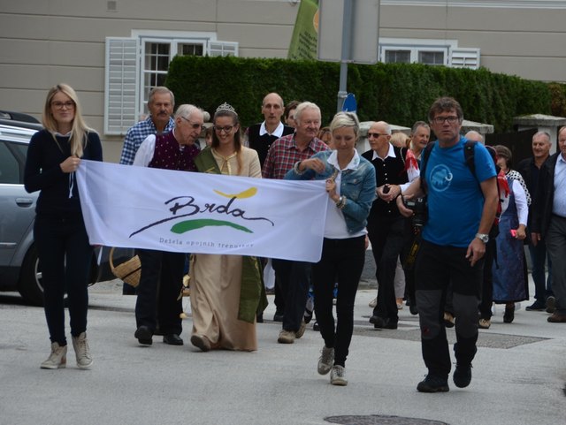 Abordnung aus Goriška Brda mit Bürgermeister Franc Mužič und der Weinkönigin