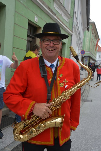 der Obmann des Bezirksblasmusikverbandes Josef Hirm (Schlosskapelle Neuhaus)