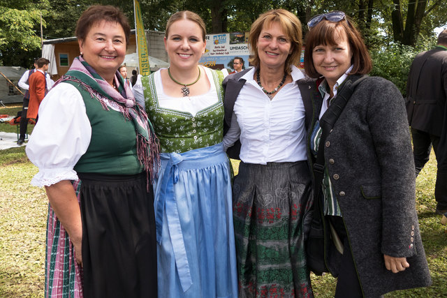 BL Mag.Dr.Helene Silberschneider mit einen Teil ihres Vorstandes