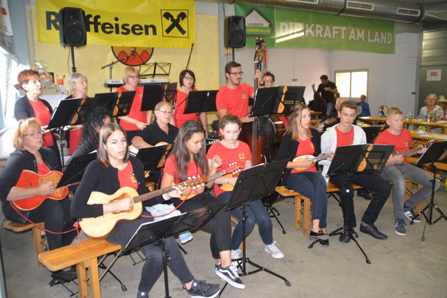 Die Tamburizza Schandorf sorgte für Unterhaltung.