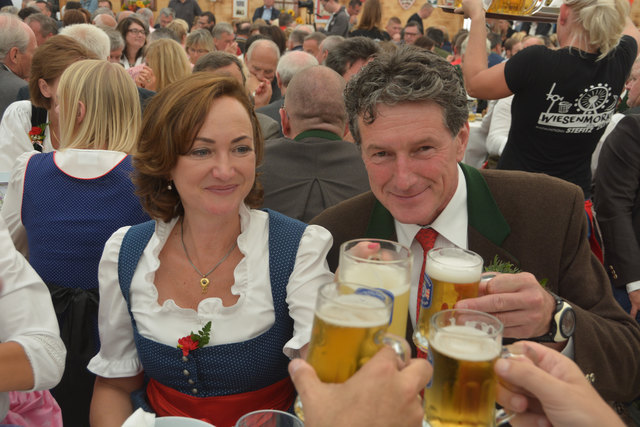 Landesvorsitzende FiW und WKK-Vizepräsidentin der Wirtschaftskammer Kärnten Sylvia Gstättner. WK-Bezirkseiter Reinhold Janesch