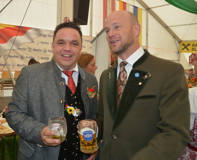 Mag. Johannes Lutnik, Verkaufsdirektor Werner Kresse