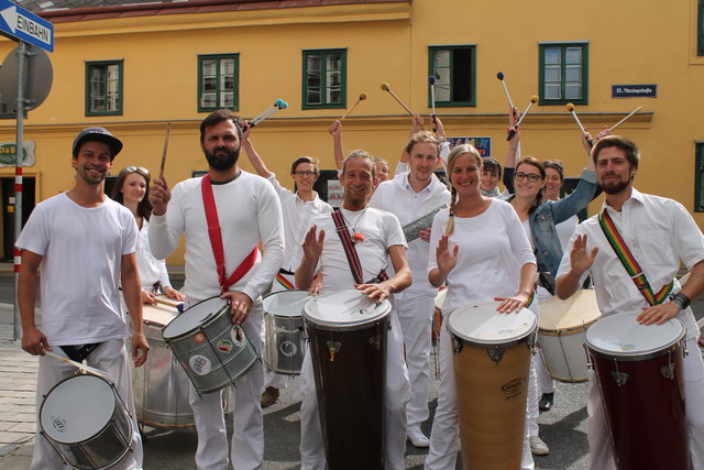 Vento Sul begeisterten mit exotischen Trommelklängen bei der Parade durch die Altgasse