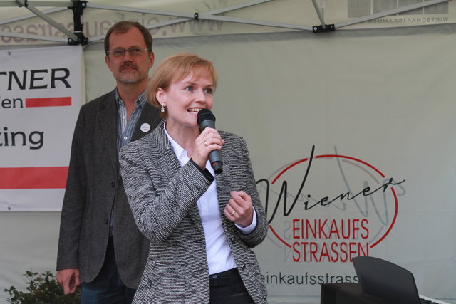 Bezirksvorsteherin Silke Kobald bedankt sich bei allen Kaufleuten im 13. Bezirk