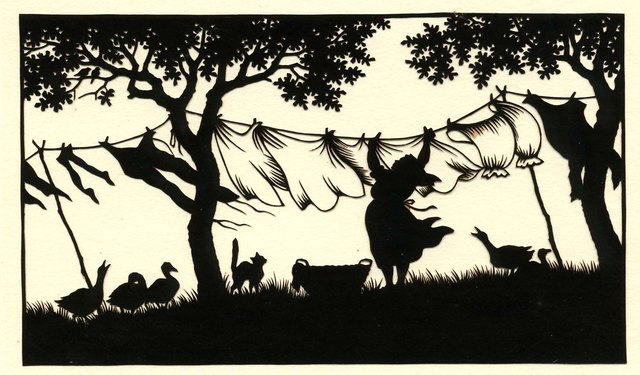 Noch bis 22. Oktober 2017 sind die Scherenschnitte von Josefine Allmayer (im Bild: Die Wäscherin) im Museum Kierling im Rahmen der Ausstellung "Kunst mit Papier und Schere" zu sehen. | Foto: Museum Kierling