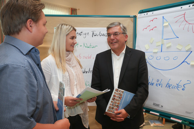 Landesrat Josef Schwaiger (r.) beim Lokalaugenschein. | Foto: Franz Neumayr