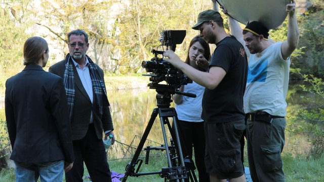 Regisseur Wolfram Paulus mit der Filmcrew bei den Dreharbeiten zu „Heldenzeitreise“. | Foto: Projekt Heldenzeitreise