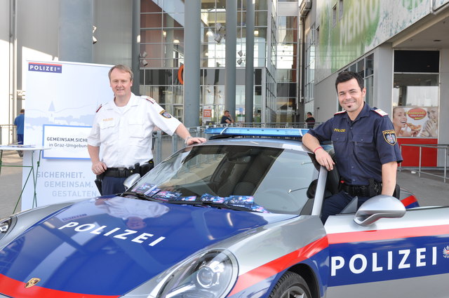 Polizisten, Lebensmittelan- gestellte hung von Experten, Polizei, sowie Schul- und Gemein- bungen kennenlernen, die uns helfen, in ruhe bewahren zuhause bleiben - Gemeinde Seiersberg-Pirka