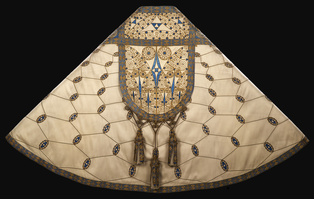 Rosalia Rothansl, die Textilkünstlerin, Weberin, Stickerin, Gobelinkünstlerin, aber auch Malerin und Zeichnerin war, ist vor allem wegen der textilen Arbeiten für das Klosterneuburger Stift in die Kunstliteratur eingegangen: Das sind der Marien-Ornat aus dem Jahre 1911 und der Fastenbehang aus den Jahre 1916–1919 – beides klassische Jugendstilwerke und im Besitz des Stift Klosterneuburg. (Quelle: Kierlinger Geschichten; Museum Kierling/Müksch) | Foto: Stift Klosterneuburg