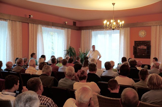 Informationsgespräch gut besucht: Der Saal im Gasthof "Gesslbauer" war an diesem Abend bis auf den letzten Platz besetzt.