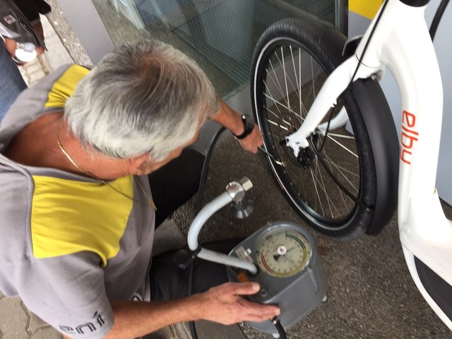 Ganz schön aufgeblasen: Danke dem Tankwart meines Vertrauens.