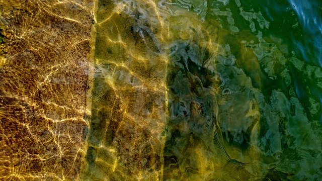Der Stubenbergsee schwingt seinen Pinsel.