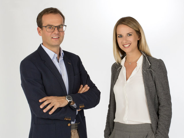Die Doppelgeschäftsführung im Tourismusverband St. Johann-Alpendorf: Stefanie Mayr und Hannes Rieser. | Foto: Atelier Oczlon