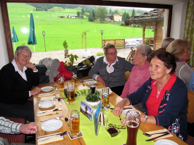 Zum Mittagessen im "buach.blick"