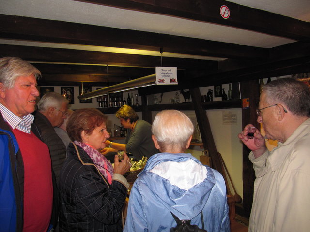 Latschenöl-Brennerei und Getränke Verkostung
