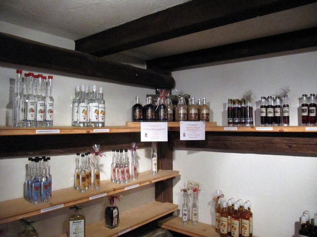 Latschenöl-Brennerei und Getränke Verkostung