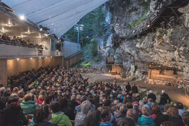 Die spektakuläre Naturkulisse der Geierwally Freilichtbühne in Elbigenalp. | Foto: Markus Stricker